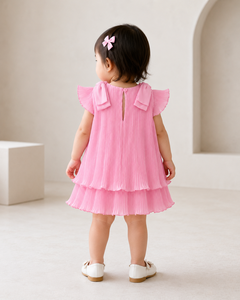 Robe plissée rose pour bébés filles avec manches à volants et jupe à étages, style mini uni mignon pour enfants - Product Image 2