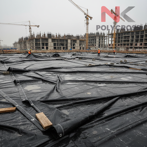 Bâche en PE robuste et imperméable pour chantier de construction, idéale pour la protection contre l'humidité du ciment et la couverture des surfaces. - Product Image 5