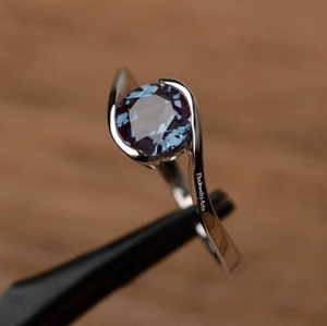 Anillo de Compromiso de Alejandrita, Anillo de Boda Vintage, Anillo de Regalo de Aniversario Único, Anillo de Propuesta para Ella, Anillo Único para Mujer - Product Image 1