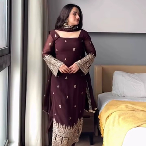 Traje de Georgette con Bordado de Hilo y Lentejuelas, Estilo Dupatta - Product Image 1