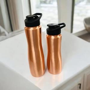 Botella de Cobre Pulido para Bebidas Saludables, Elegante Termo para Oficina o Escritorio - Product Image 3