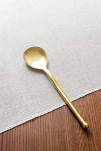 Cuillère à dessert dorée en laiton, motif tropical, manche long, gaufrée, modèle 2025, très populaire, pour la maison et les hôtels, par UO - Product Image 6