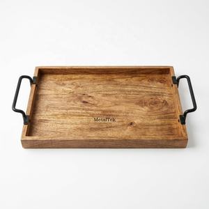 Bandeja de Servir de Madera en Oferta, con Asas de Metal Negro Mate, Bandeja Rectangular Grande Decorativa para Otomanas, Bandejas Ecológicas para Alimentos - Product Image 1