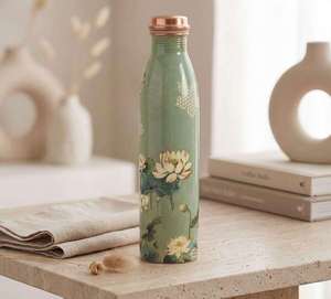 Botella de Agua de Cobre Puro con Diseño Floral de Loto, a Prueba de Fugas, Ayurvédica, Reutilizable y Ecológica - Product Image 1