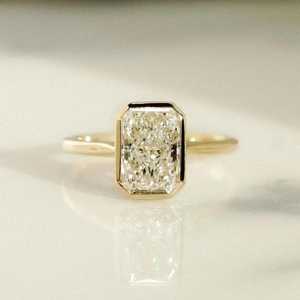 Bague solitaire authentique en diamant taille radiant de 3,02 carats, cultivé en laboratoire, en or massif 14 carats, cadeau romantique pour la mariée, charmes de mariage - Product Image 1