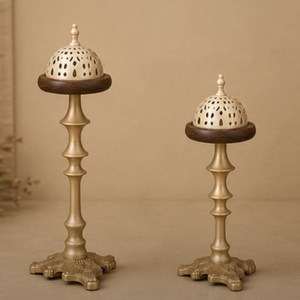 Elegante Juego de Quemadores de Incienso de Metal Plateado con Soportes de Pedestal Ornamentados, Cúpulas Perforadas y Detalles de Madera, Decoración Moderna para Mesa - Product Image 3