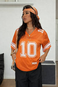 Camiseta de Baloncesto Personalizada Moderna en Naranja y Blanco, Sublimada, de Secado Rápido, Estilo Y2K, para Hombre, Camiseta de Fútbol Americano - Product Image 5