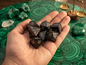 Ensemble de dés en cristal naturel, obsidienne, dés de jeu de rôle avec numérotation dorée pour les jeux de société magiques - Product Image 2
