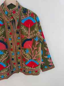 Chaqueta de terciopelo verde Suzani bordada a mano, abrigo estilo indio hecho a mano, túnica nupcial boho, chaqueta para festivales, regalo de Navidad - Product Image 3