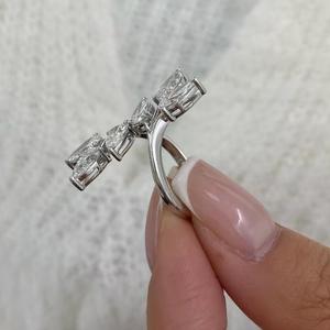 Anillo Abierto con Diamantes en Forma de Pera para Mujer, Oro Blanco de 14K, Anillo Elegante con Múltiples Piedras en Forma de Pera, Regalo de Compromiso o Aniversario - Product Image 2