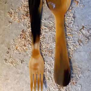 Cuillère en corne naturelle 100% de qualité supérieure, polie à la main, de marque renommée, pour la maison, les hôtels et les restaurants, en provenance d'Inde - Product Image 2