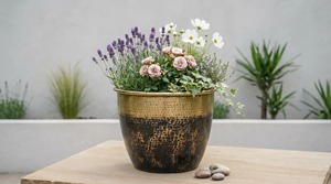Grands pots à fleurs en fer pour usage commercial avec finition thermolaquée, jardinières écologiques en gros pour hôtels et complexes hôteliers - Product Image 3