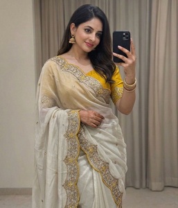 Sari indien traditionnel ethnique pour occasions de fête, avec broderies, pour mariage et événements festifs, tenue élégante pour femmes - Product Image 1