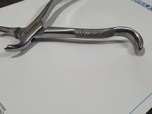 Forceps d'extraction dentaire manuel FIG 18R en acier inoxydable, pour molaires, côté droit, modèle anglais, instrument de chirurgie buccale CE - Product Image 2