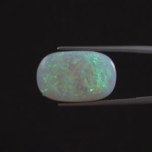 โอปอลธรรมชาติคุณภาพสูง รับรองโดย IGI สีขาว น้ำหนัก 11.58 กะรัต รูปทรงคุชชั่น ขนาด 21.5x13.5 มม. ตัดด้วยมือ ขัดเงา เคลือบแว็กซ์/น้ำมัน - Product Image 1