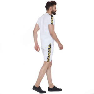 เสื้อยืดคอกลมสีขาวสำหรับผู้ชายพร้อมกางเกงขาสั้น ชุดลายพิมพ์ลำลองสำหรับฤดูร้อน ผ้าถัก ระบายอากาศได้ดี - Product Image 3
