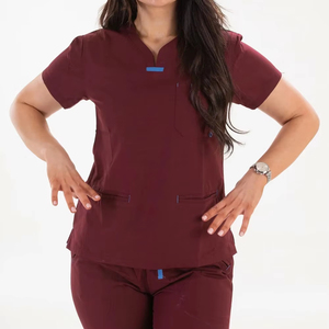 STITCH LAB Blouse médicale unisexe bordeaux à manches courtes, col en V, poches, uniforme d'hôpital, tissu tissé respirant et extensible - Product Image 1