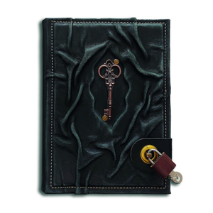 Diario de Cuero con Llave Antigua y Grabado, Cuaderno Forrado Hecho a Mano de 9 x 6.7 Pulgadas, Diario Vintage con Cierre, Libro de Cuero - Product Image 1
