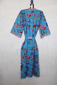 Bata Kimono de Algodón Suave y Transpirable con Estampado Digital de Dibujos Animados para Mujer, Camisón de Verano Hecho a Mano con Cuello en V y Elástico, de Naaz Textile - Product Image 3