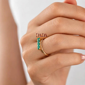 แหวนหมั้นเพชรทรงบาแก็ตต์ทองคำแท้ 14K แบบสั่งทำพิเศษ เพชรเพาะเลี้ยง ได้รับการรับรองจาก IGI เครื่องประดับหรูหราแบบมินิมอล สามารถสวมซ้อนกันได้ - Product Image 2