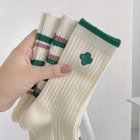 Chaussettes mi-hautes rayées pour femmes, broderie trèfle à quatre feuilles, en coton, design de créateur, vente en gros usine