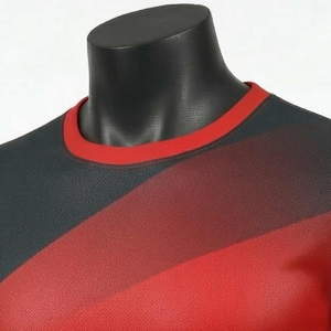 Camiseta de Manga Corta con Cuello Redondo y Estampado Geométrico Rojo para Hombre, de Secado Rápido, Tejido Deportivo, Corte Ajustado, Largo Regular - Product Image 4