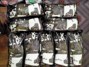 Gants de moto en cuir personnalisés pour homme avec design respirant pour une fermeture et une protection complète des doigts pour une conduite sécurisée - Product Image 6