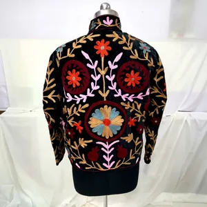 Veste en velours brodée à la main Suzani pour femmes, veste en velours brodée Suzani en gros, veste Suzani brodée à la main artisanale - Product Image 3