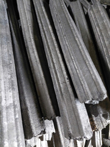 Machine à briquettes de charbon de bois de sciure de bois, combustible pour barbecue en bois dur, 7000-8000 Kcal/Kg, forme en morceaux, carbone fixe 75-85%, humidité 5% - Product Image 2