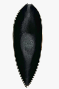 Bandeja Escultural Asimétrica Bicolor Plata y Negro, con Acabado Níquel Cepillado y Diseño Ondulado Negro y Plateado, Acabado Satinado Suave - Product Image 6