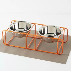 Elegante Comedero Elevado para Mascotas con Dos Tazones de Acero Inoxidable y Diseño Decorativo de Hierro para Perros y Gatos - Product Image 1