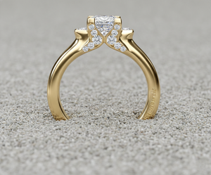 แหวนหมั้นเพชรทรงเจ้าหญิงแบบสามเม็ดจาก Stonewels ประดับเพชรด้านข้างแบบมิลเกรน ทรงนาเวตต์ สไตล์วินเทจ ตัวเรือนทองคำ - Product Image 3