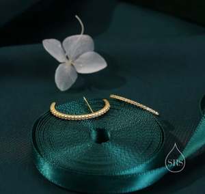 Vendu en une seule pièce ! Boucle d'oreille minimaliste fine en argent sterling avec zircon cubique, style manchette simple, couleur argent ou or - Product Image 1