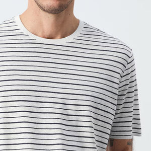 T-shirt en lin à col rond et manches courtes, coupe ajustée, rayé, en jersey ultra-peigné/coton, pour homme, avec un design élégant - Product Image 4