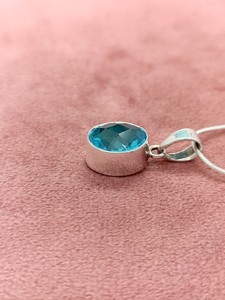 Pendentif en cristal de quartz céleste, collier élégant en pierres précieuses, cadeau de bijoux pour femmes, accessoire de mode unique et étincelant - Product Image 2
