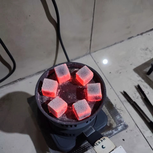 ถ่านโคโค่โกลด์ แบรนด์เมราเดส จากอินโดนีเซีย ถ่านอัดแท่งมะพร้าวพรีเมียม ให้ความร้อนยาวนาน สำหรับส่งออกไปยังตลาดร้านชิชาในสหรัฐอาหรับเอมิเรตส์ - Product Image 1