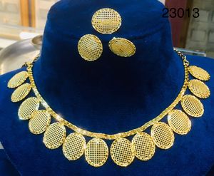 Conjunto de Collar y Aretes Florales de Circonio Chapado en Oro y Platino Estilo Indio de Última Moda para Mujer, Joyería para Compromiso, Boda y Fiesta - Product Image 2