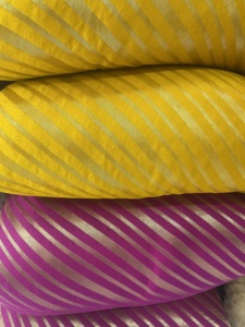 Tissu brocart à rayures royales |   Tissu jacquard rayé métallique |   Brocart 100% polyester de 44 pouces pour vêtements de mariée et de soirée - Product Image 6