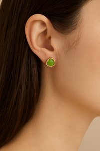 Pendientes de tuerca facetados chapados en oro con triángulo de Calcedonia Prehnita para mujer, moda de moda hecha a mano, latón hecho principalmente al por mayor - Product Image 2