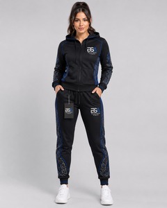 Survêtement pour femmes, tenue athlétique tendance avec un matériau doux et respirant, coupe confortable et style moderne pour l'entraînement et les voyages - Product Image 4