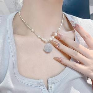 Collier pendentif Bouddha Maitreya en argent massif S925 naturel, pierre de lune presque ronde avec de légères imperfections, design de bijoux en pierres précieuses - Product Image 4