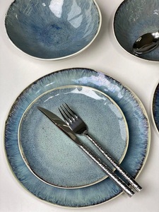 Ensemble d'assiettes en céramique texturée émail émeraude, finition richement mouchetée, résistance durable, parfait pour la décoration de table contemporaine - Product Image 5