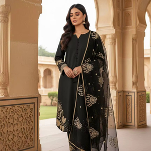 Tenue ethnique de créateur pour femme – Kurta en crêpe avec Plazzo et Dupatta en organza - Product Image 1