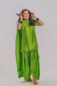 Ensemble Salwar Kameez Plazo et Dupatta de créateur indien, style décontracté et élégant, en crêpe naturel, broderies et sequins, pour mariage - Product Image 4