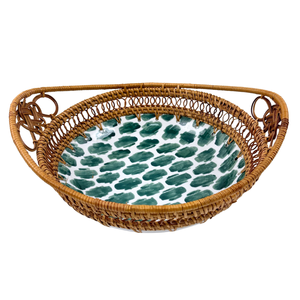 ถาดเสิร์ฟเซรามิกสีเขียวทำด้วยมือพร้อมด้ามหวายสานลายแปรงสำหรับรับประทานอาหารในบ้านหรือตกแต่งงานปาร์ตี้ - Product Image 1
