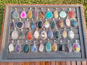 Pendentif en laiton avec pierre précieuse naturelle pour le bien-être spirituel, l'équilibre énergétique et des cadeaux élégants, disponible à un prix abordable - Product Image 3