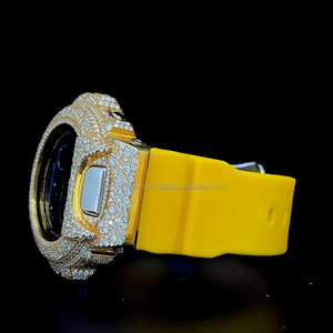 Montre DW 6900 avec bracelet jaune, lunette sertie de moissanite, look premium, montre antichoc avec boîtier diamanté amovible. - Product Image 4