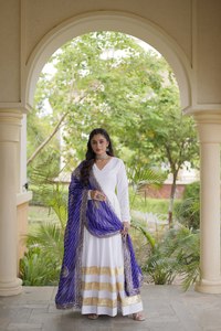Ensemble de costume Anarkali traditionnel indien pour femmes en coton régulier avec travail de dentelle Gota Patti et dupatta brodé pour les occasions de mariage - Product Image 4