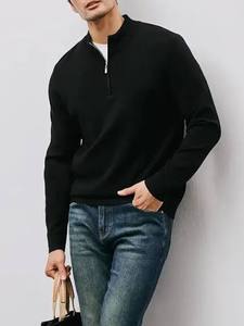 Pull à col roulé zippé en polaire chaude pour homme, design imprimé sportif et toucher doux en polaire de coton - Product Image 1