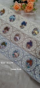 Bordure en dentelle multicolore à motifs complexes avec broderie raffinée pour applications de mode et textiles - Product Image 3